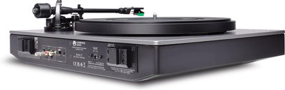 Cambridge Audio Alva ST hõbedane vinüülmängija, vaade eest ja ülalt. Lugemisnõel, plaat, ühendused ja tagumised juhtnupud
