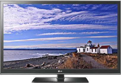 LG 42PT353 fladskærms-TV, der viser et kystlandskab med et hvidt fyrtårn og bygninger på en klippefyldt kyst