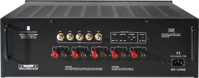 Černý výkonový zesilovač Parasound 5125, přední panel, pohled zepředu, 5 RCA vstupů, 5 výstupů na reproduktory, ovládací prvky