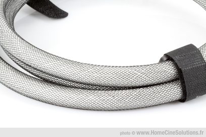 Síťový napájecí kabel GigaWatt LC-3 MK3+ 2M v šedém a černém opletení, černé konektory, částečný detailní pohled