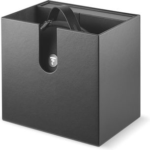 Rechthoekige zwarte doos met een zilveren Focal-logo op de voorkant, waarschijnlijk om een hoofdtelefoon in op te bergen
