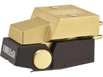 Hi-fi pickup Audio Technica AT-VM750xSH med gyldent hus på sort holder, close-up i 3/4 vinkel