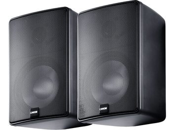 Kompakte Hi-Fi-Lautsprecher Canton Plus XL.3 schwarz, Paar mit Metallgitter-Front in Dreiviertelansicht