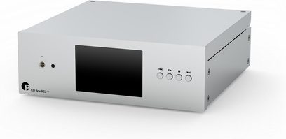 CD-spiller Pro-Ject CD Box RS2 T sølv, sett i trekvart vinkel, front med svart skjerm og fire runde knapper