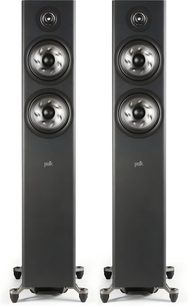 To sorte Polk Audio R600 gulvhøjttalere i mat sort træfinish, set forfra, hver med en rund diskant og to grå teksturerede basenheder, placeret på en metalfod med spikes