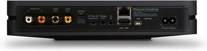 BlueSound Node 2i sort netværksaudioafspiller, bagside, audio- og netværksforbindelser, display, nærbillede