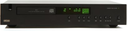 Arcam FMJ-CD17 sort CD-afspiller, frontvisning, grønt display, sølvfarvede knapper og drejeknap, mat sort front