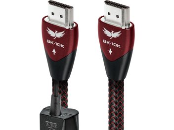 Kaksi punaista ja mustaa AudioQuest 8K-10K HDMI-kaapelia, hopeanhohtoisia liittimiä, punaista ja mustaa punontalankaa, etunäkymä