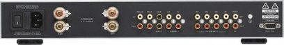 Micromega IA60 sort hi-fi stereoforstærker, bagside, audio- og strømtilslutninger, tæt centreret billede