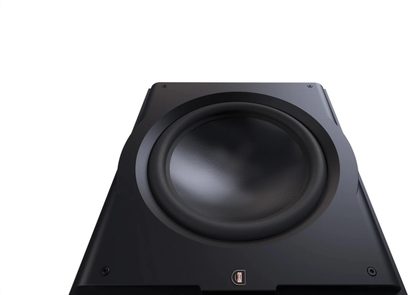 Perlisten R18s zemfrekvenču skaļrunis, skats no augšas, melna virsma, centrālais apaļais skaļrunis, gluda apmale, logotips apakšā