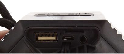 Yourban Getone 15 siyah Bluetooth hoparlör, arka görünüm, USB, mikro-USB, jak portları, üstteki kontrol düğmeleri