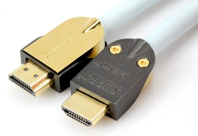 Dva pozlacené HDMI konektory na tmavě šedém plochém HDMI kabelu, jeden zepředu, druhý zezadu