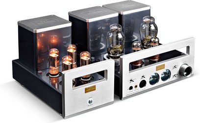 Preamplificatore per cuffie hi-fi Cayin HA-300MK2 argento, vista di tre quarti dall’alto, chassis in alluminio spazzolato a doppio telaio con frontale traforato, prese per cuffie, manopola del volume e valvole a vuoto luminose in evidenza