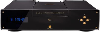 CD přehrávač Electrocompaniet EMC 1 MK V černý, čelní panel s modrým displejem, zlatá tlačítka, pohled zepředu