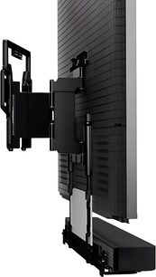 Svart väggfäste för TV Sony SU-WL900 sett i profil monterat bakom en TV med integrerad soundbar