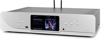 Atoll ST200 Signature sølvfarvet netværksaudioafspiller, set forfra, skærm der viser albumcoveret "Pride And Joy"