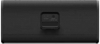 Altoparlante Bluetooth portatile Sony ULT Field 3 nero, corpo cilindrico rivestito in tessuto a rete, vista posteriore che mostra uno sportellino centrale aperto con porta USB-C integrata e pulsante Battery Care