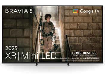 Grande televisão Sony BRAVIA 5 K98XR5 de alta definição, preta, com moldura metálica ultrafina e dois pés curtos pretos, vista frontal