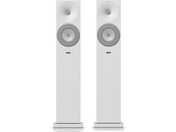 Twee witte Amphion Argon 3LS vloerstaande luidsprekers, frontaal gezien, met ronde luidsprekers en een centrale tweeter