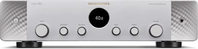 Stereo hi-fi zosilňovač Marantz Stereo 70 v striebornej farbe, predný panel, symetrické otočné gombíky, sivé logo, čierna základňa