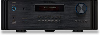 Rotel RA-6000 sort hi-fi stereoforstærker, sort front, sølvfarvede knapper, LCD-skærm, rektangulær forside