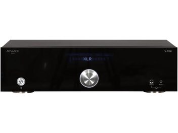 Pannello frontale nero opaco del preamplificatore stereo Advance Paris X-P700, manopole metalliche, prese per cuffie, etichettatura XLR