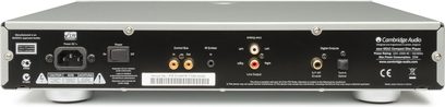 Cambridge Audio Azur 651C sort CD-afspiller, frontpanel med stik, knapper og display, forfra set på grå baggrund
