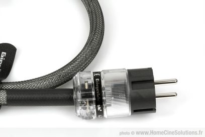 Napájecí kabel GigaWatt LC-2 EVO 2m černý, průhledné konektory, opletený plášť, detailní pohled na bílém pozadí