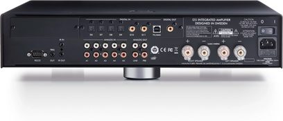 Integrovaný stereo hi-fi zesilovač Primare I25 v černé barvě, pohled zepředu, s konektory a ovládacími prvky na předním panelu