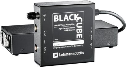 Preamplificatore phono Lehmann Audio Black Cube SE nero, vista frontale e laterale, case metallico nero con connettori e scritte