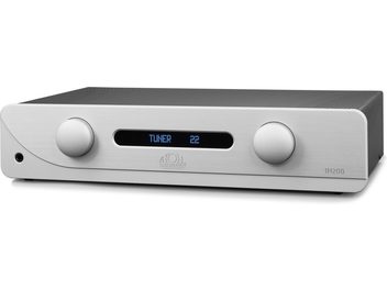 Hi-fi stereo ojačevalnik Atoll Electronique IN200 Evolution srebrn, pogled od spredaj, 2 okrogla gumba, osrednji zaslon prikazuje "TUNER 22"