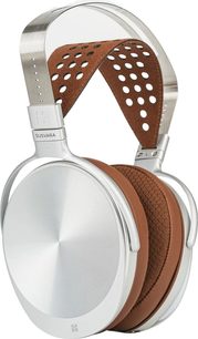 Otwarty przewodowy zestaw słuchawkowy hi-fi z perforowanym metalowym pałąkiem, brązowymi okrągłymi nausznikami i srebrnymi teksturowanymi muszlami