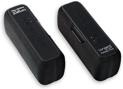 Kaksi mustaa Tangent Pebble Max Bluetooth-kaiutinta, verkkomateriaalia, yläpaneelin painikkeet, LED-valot, kolmen neljäsosan näkymä.