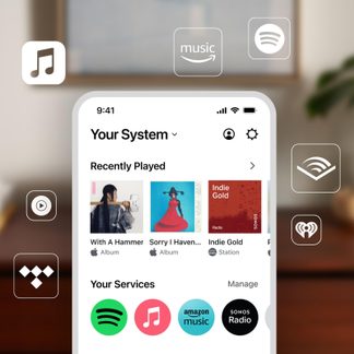 Smartphoneskærm med Sonos Your System-interface, senest afspillede album og tjenesterne Spotify, Apple Music, Amazon Music
