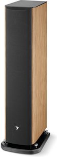 Diffusore da pavimento Focal Aria Evo X N°2 in noce, vista frontale, cabinet nero e pannello frontale in legno chiaro, tweeter e altoparlante visibili