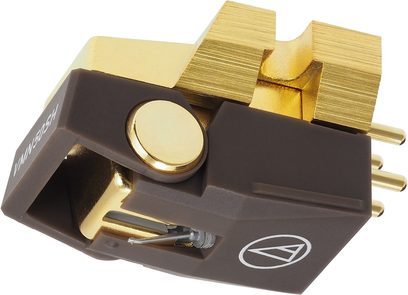 Nærbillede ovenfra af Audio Technica VM750SH sort og gylden vinylpickup-enhed med arm og nål