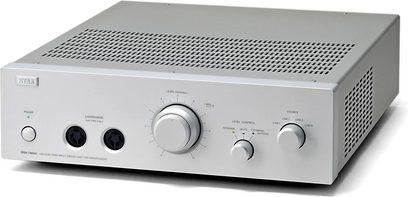 STAX SRM-T8000 sølvfarget hodetelefonforforsterker, frontvisning, frontpanel med knapper og justeringsbrytere, to hodetelefonkontakter