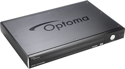 Projektor Optoma HD81 + scaler HD3000, pohled zepředu, obdélníkové šedě metalizované pouzdro s černým logem Optoma