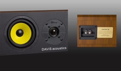 Centralny głośnik Davis Acoustics Centrale 3D w kolorze orzecha, żółty głośnik, czarny tweeter, złącza z tyłu