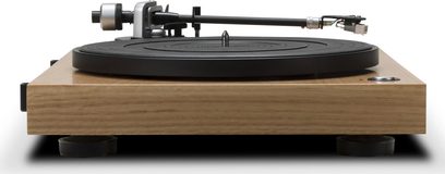 Platine vinyle Roberts RT100 en bois clair sur socle, avec bras de lecture noir et plateau noir mat