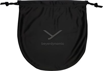 Sort transportpose i stof med snorelukning, gråt Beyerdynamic-logo centreret, set forfra