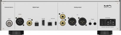 DAC-ljudomvandlare Matrix Audio ND-1, silverfärgad bakpanel med digitala ingångar och RCA-/XLR-utgångar
