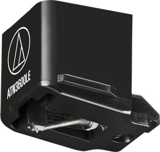 Puntina di ricambio nera Audio Technica ATN3600LE per giradischi, primo piano con puntina metallica