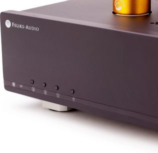 Amplificatore integrato stereo a valvole Feliks Audio Arioso 300B, vista frontale parziale con pannello frontale scuro e manopole rotonde