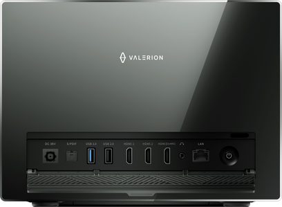 Videoproiector Valerion VisionMaster Pro 2 negru și gri din plastic lucios, vedere din spate prezentând un șir de porturi: DC 36 V, S/PDIF, USB 3.0, USB 2.0, trei HDMI, mufă audio, port LAN și buton de alimentare