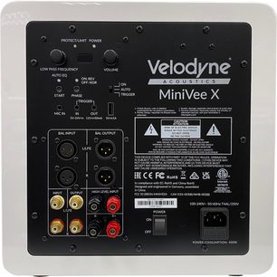Velodyne MiniVee X witte subwoofer, achteraanzicht met zwart aansluit- en bedieningspaneel