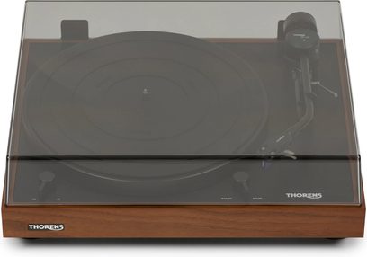 Plattenspieler Thorens TD 403 DD OAK, Holzoberfläche, geschlossene Rauchglasabdeckung, schwarzer Plattenteller und schwarzer Tonarm