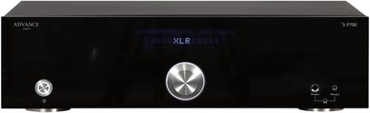 Przedwzmacniacz stereo Advance Paris X-P700 w kolorze czarnym, front z niebieskim wyświetlaczem, obrotowym pokrętłem oraz wejściami na słuchawki i mikrofon