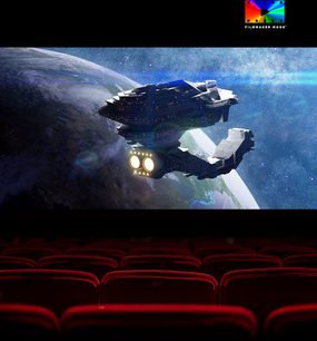 Futuristická černobílá kosmická loď letící vesmírem s modrou planetou v pozadí, pohled zespodu, červené osvětlení