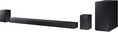 Samsung HW-K950 soundbar i sort, bestående af en central soundbar, to baghøjttalere og en subwoofer, set forfra